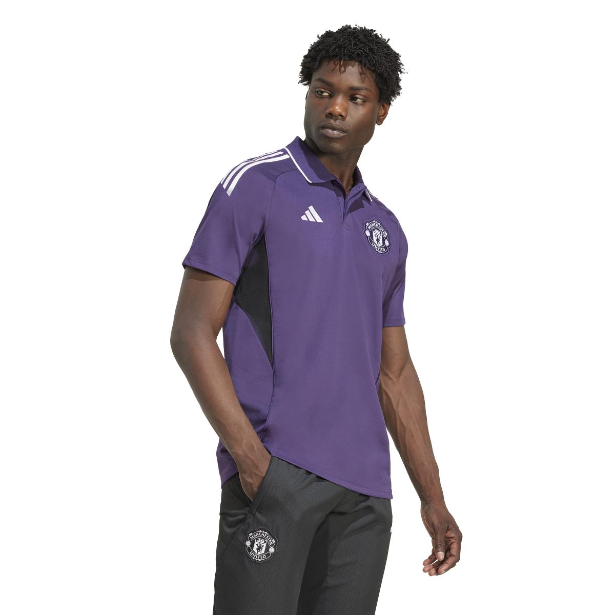 product/2/0/2025_adidas_jp3105_4_apparel_on_model_walking_view_white.jpg
