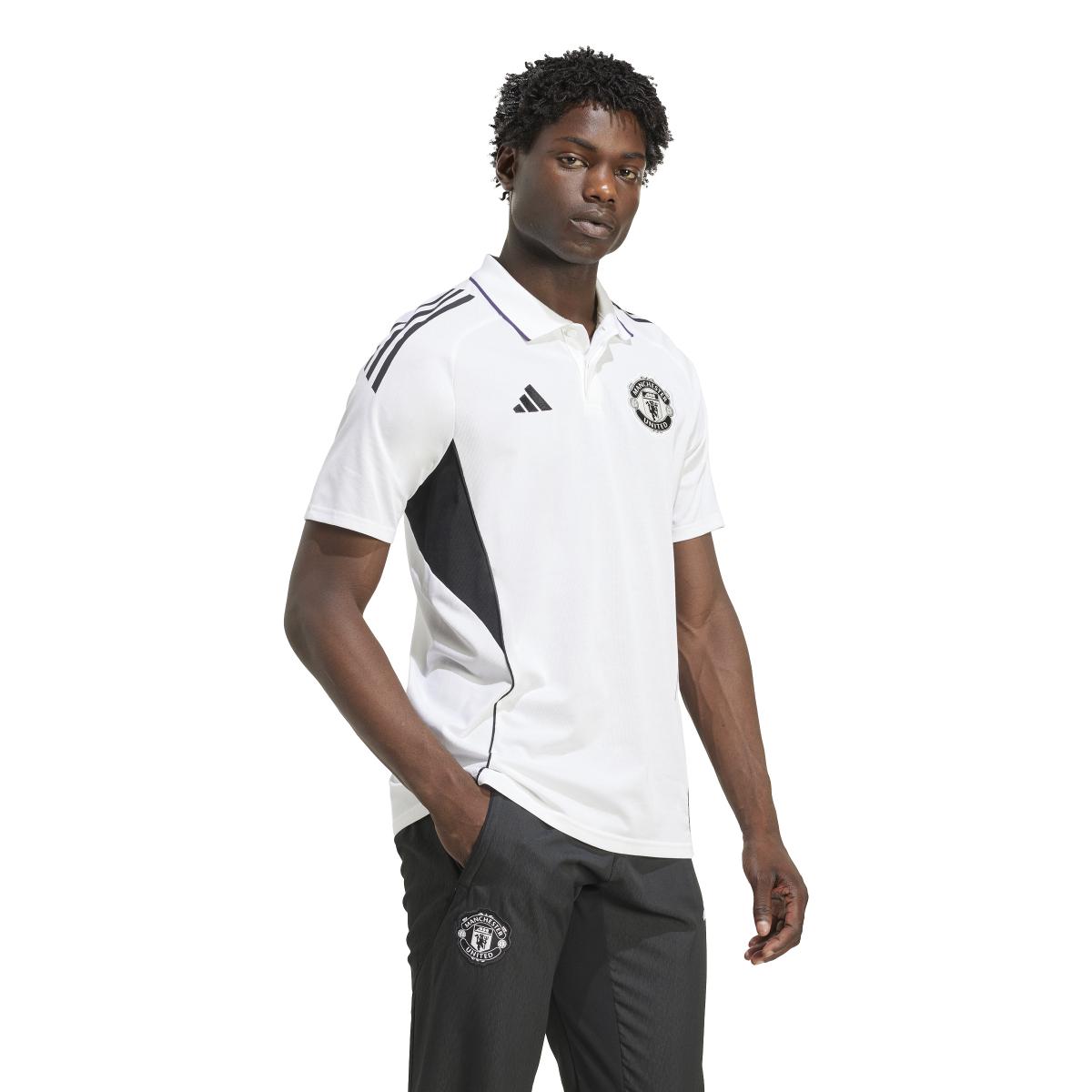 product/2/0/2025_adidas_jp3106_4_apparel_on_model_walking_view_white.jpg