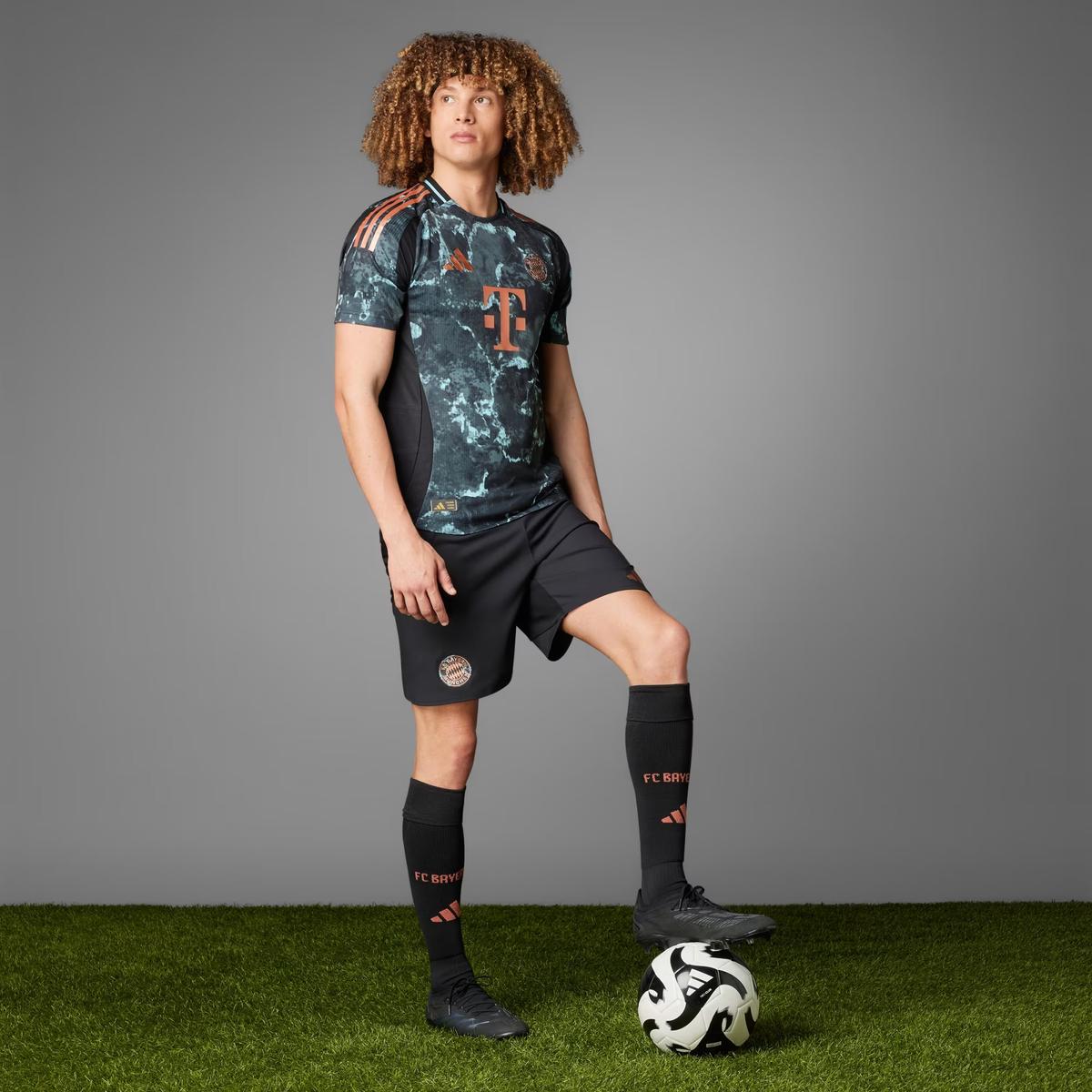 product/a/d/adidas_je8669_black_5.jpg