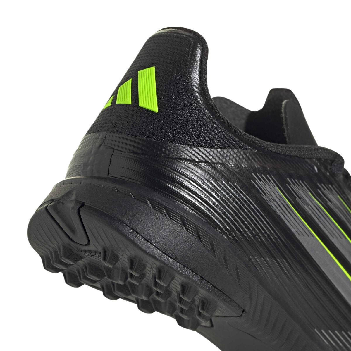 product/a/d/adidas_jh9999_7_footwear_photography_detail_view_1_white-nw091625.jpg