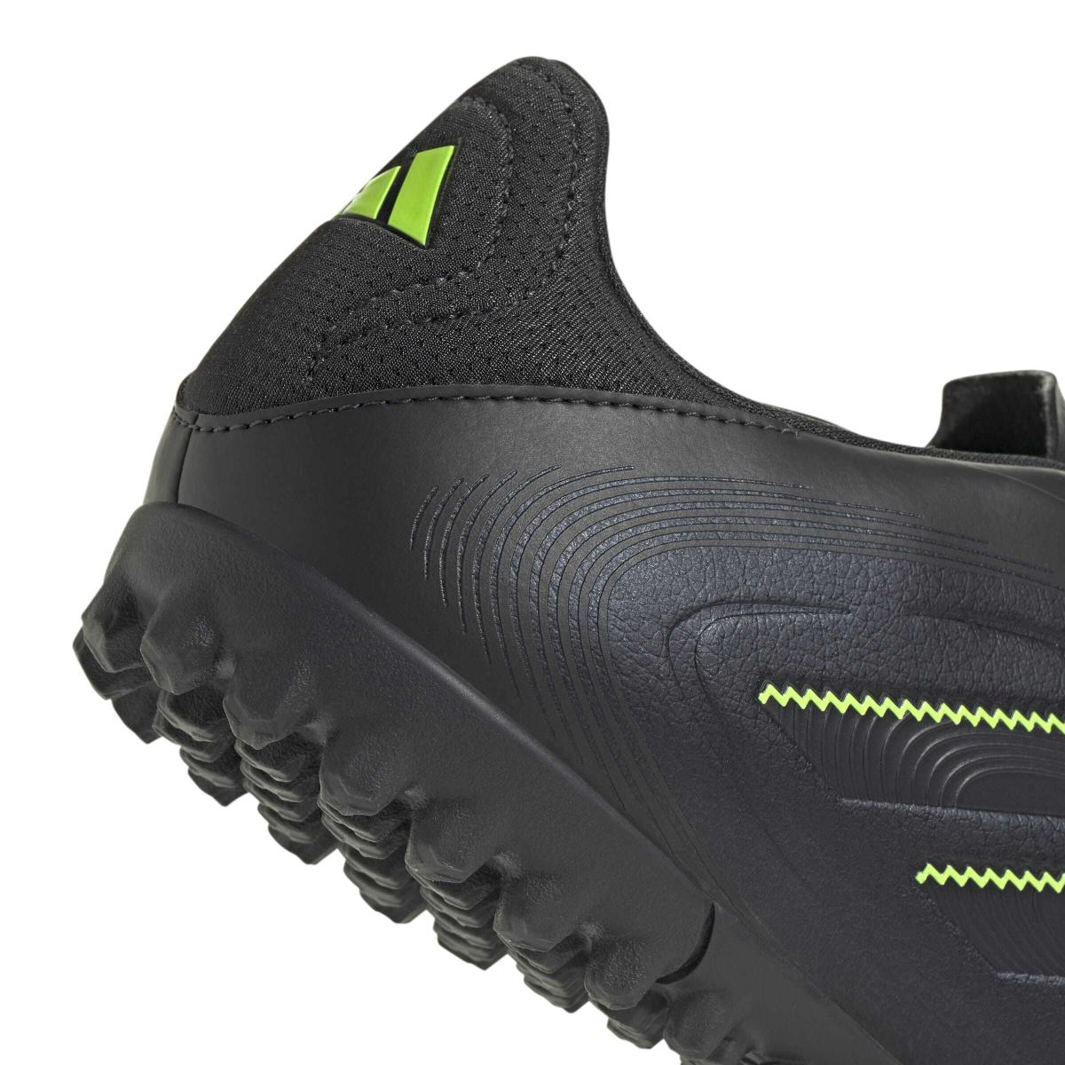 product/a/d/adidas_jr2895_8_footwear_photography_detail_view_2_white-nw091625.jpg