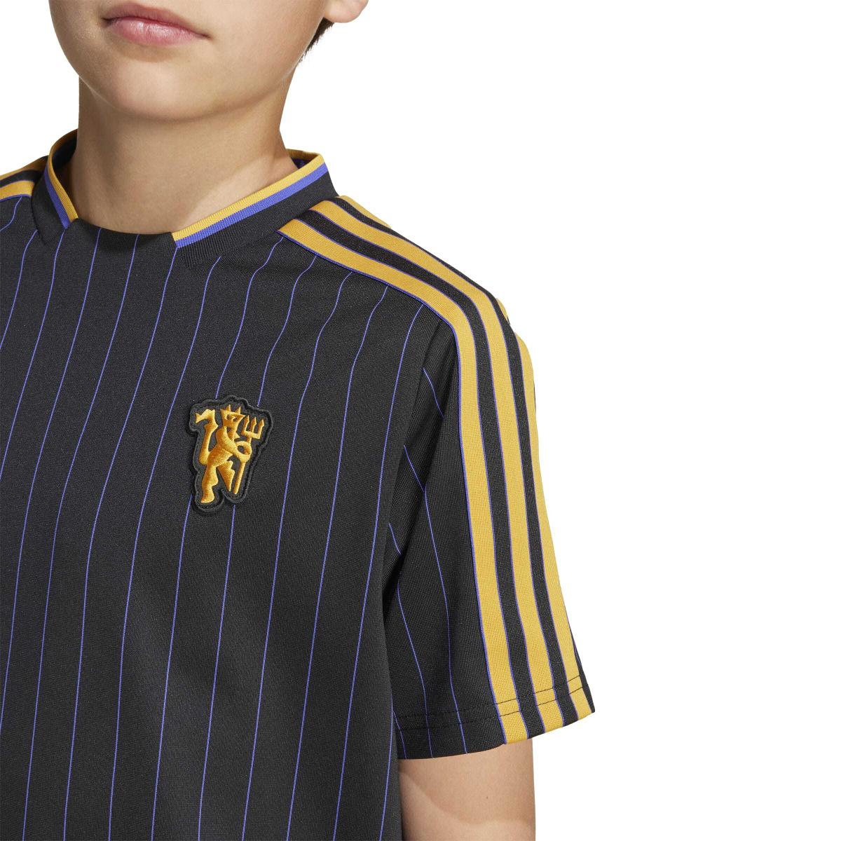 product/a/d/adidas_jy1078_7_apparel_on_model_detail_view_2_white.jpg