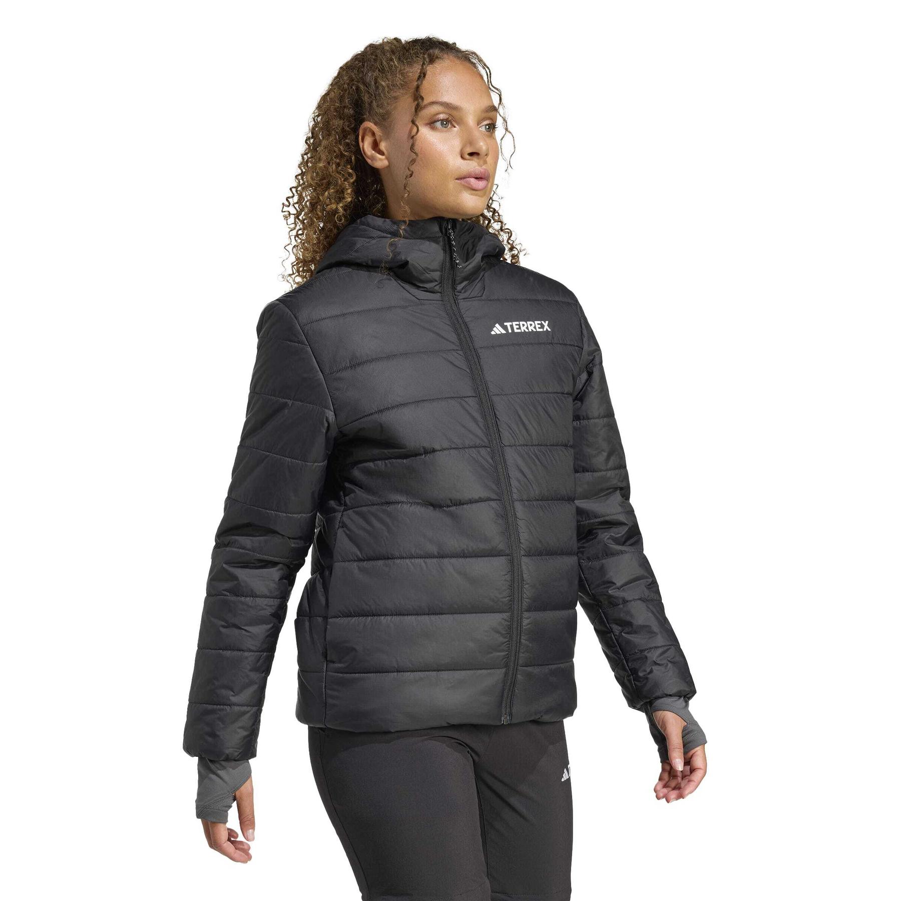 product/2/0/2025_09_adidas_kb2169_4_apparel_on_model_walking_view_white.jpg