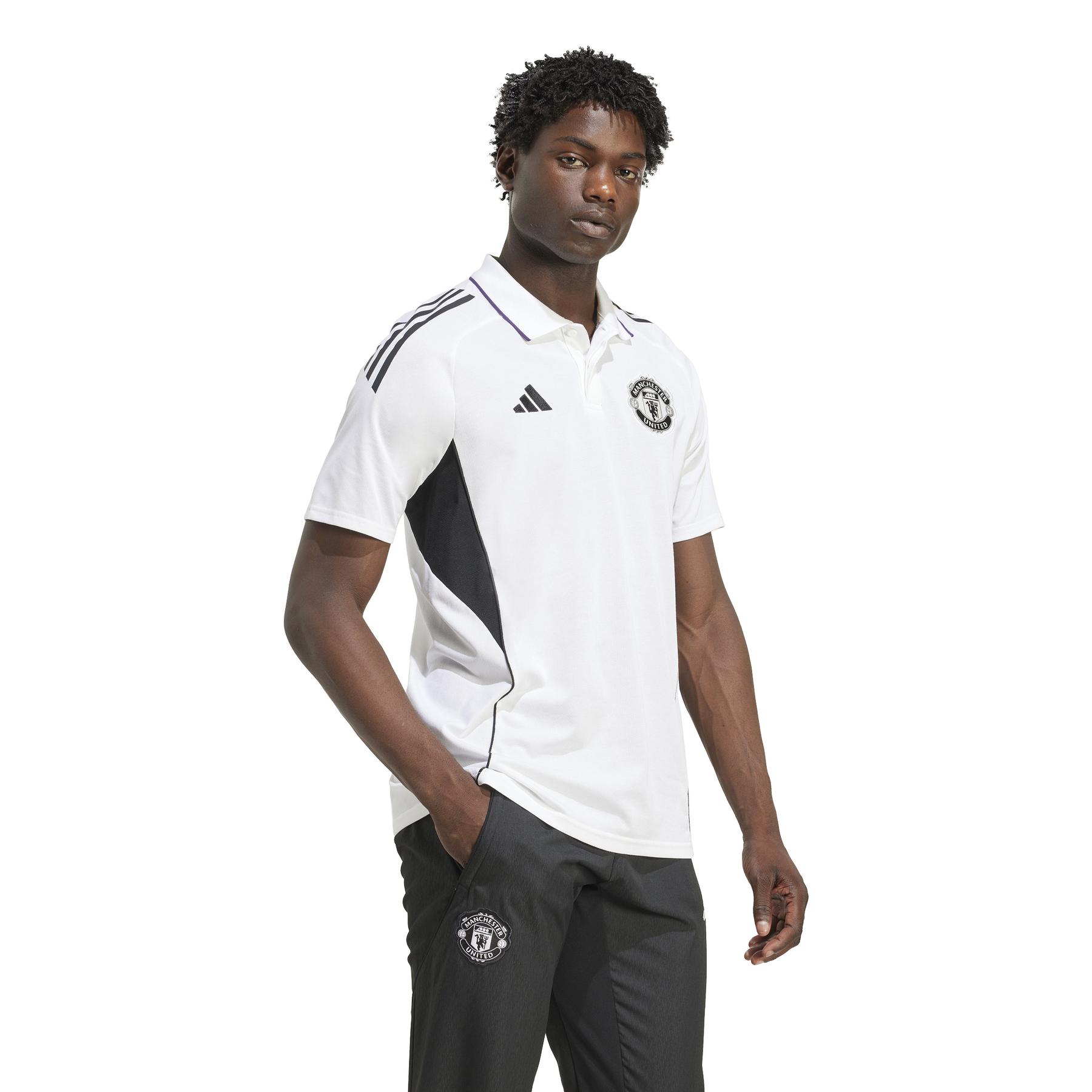 product/2/0/2025_adidas_jp3106_4_apparel_on_model_walking_view_white.jpg