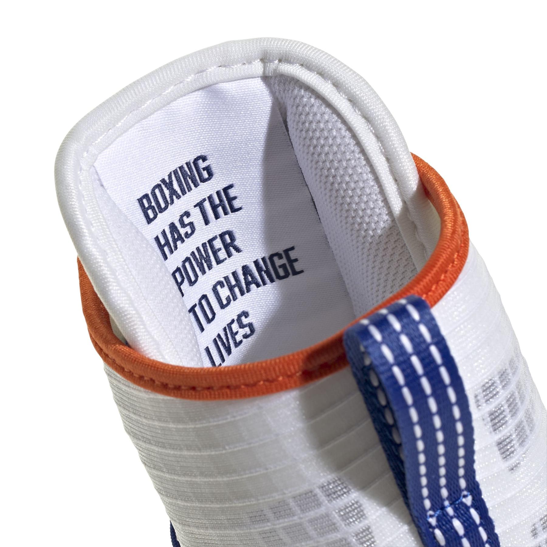 product/a/d/adidas_jp9847_9_footwear_photography_detail_view_2_white-nw091625.jpg