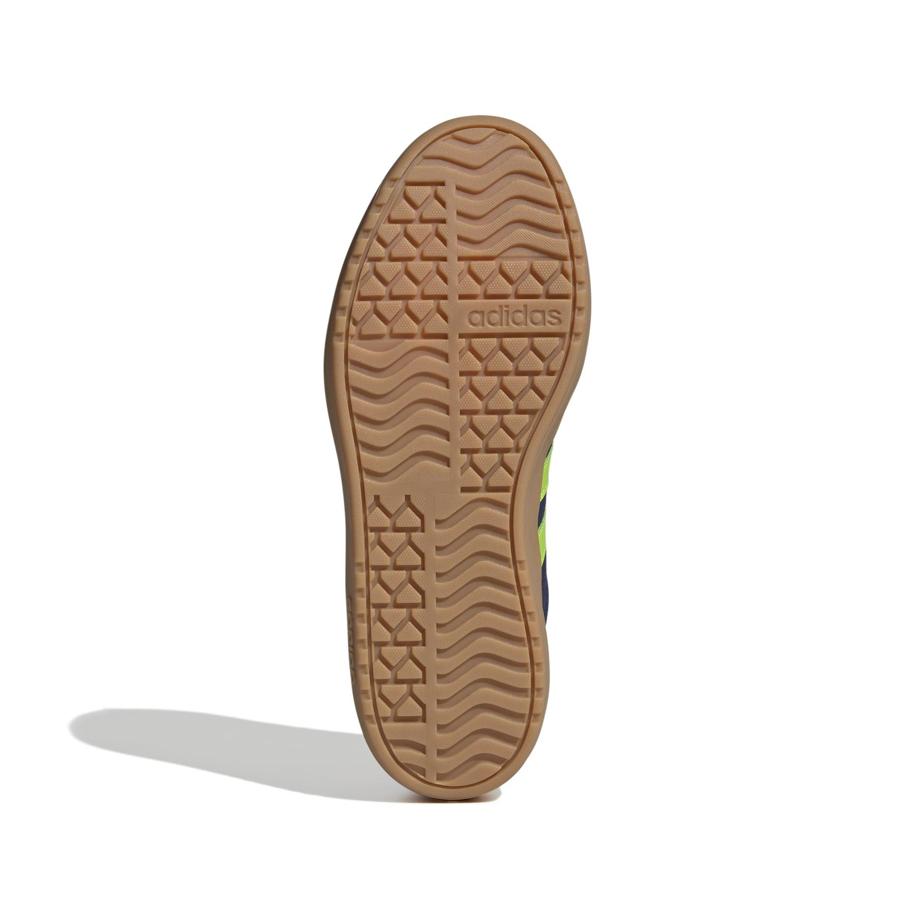 product/a/d/adidas_jq5635_4_footwear_photography_bottom_view_white-nw091625.jpg
