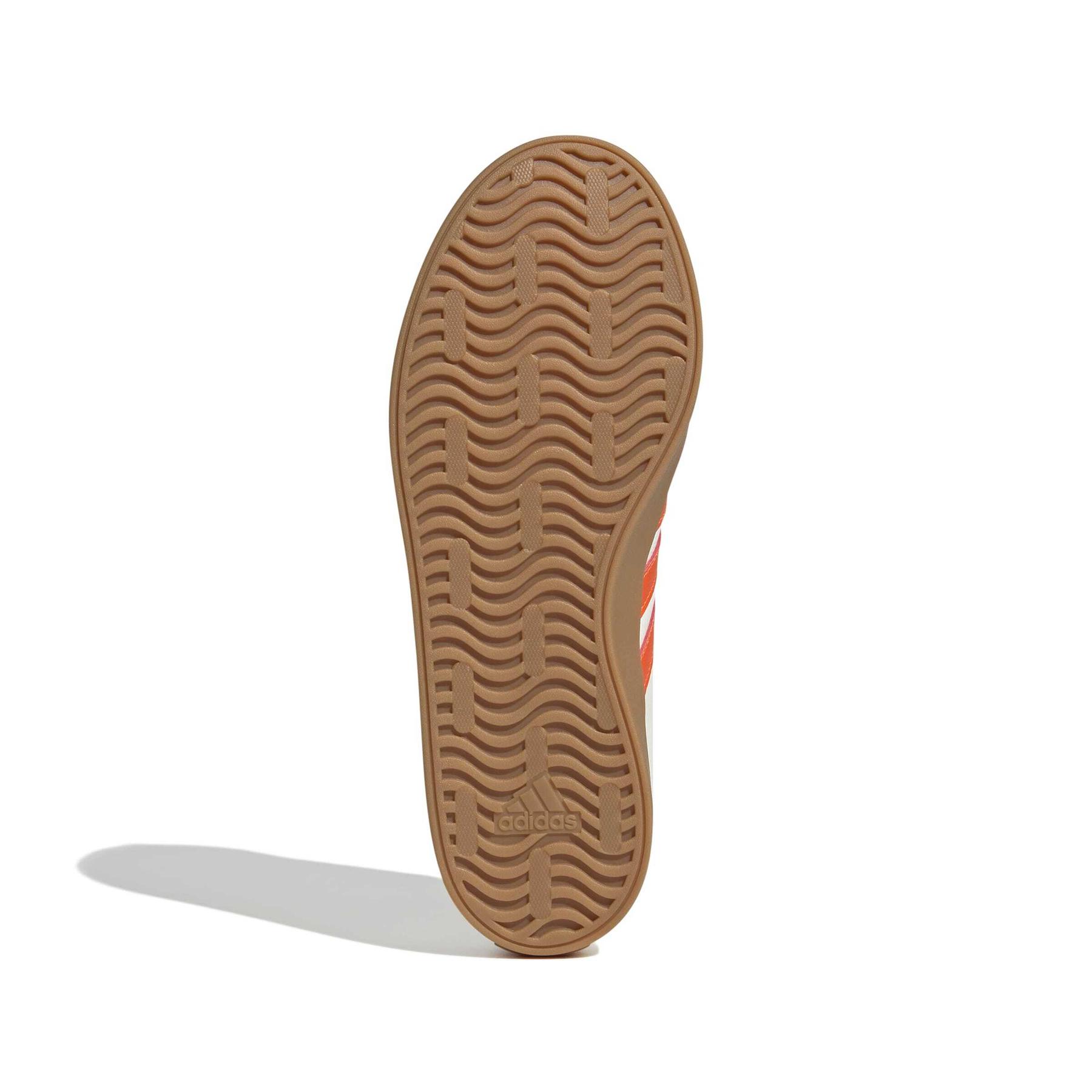 product/a/d/adidas_jr8662_4_footwear_photography_bottom_view_white-nw091725.jpg