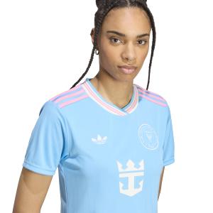 product/a/d/adidas_ka7505_7_apparel_on_model_detail_view_1_white.jpg