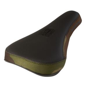 ar00274-camouflage-saddle-stay-strong-combo-mid-pivotal-black-camo-one-size