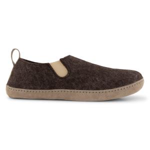 tr-inhm-colbr-slippers-travelin-in-home-brown
